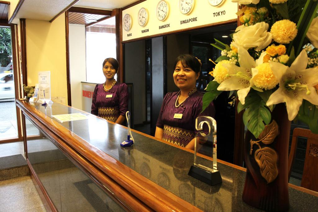 Alfa Hotel Янгон Екстериор снимка