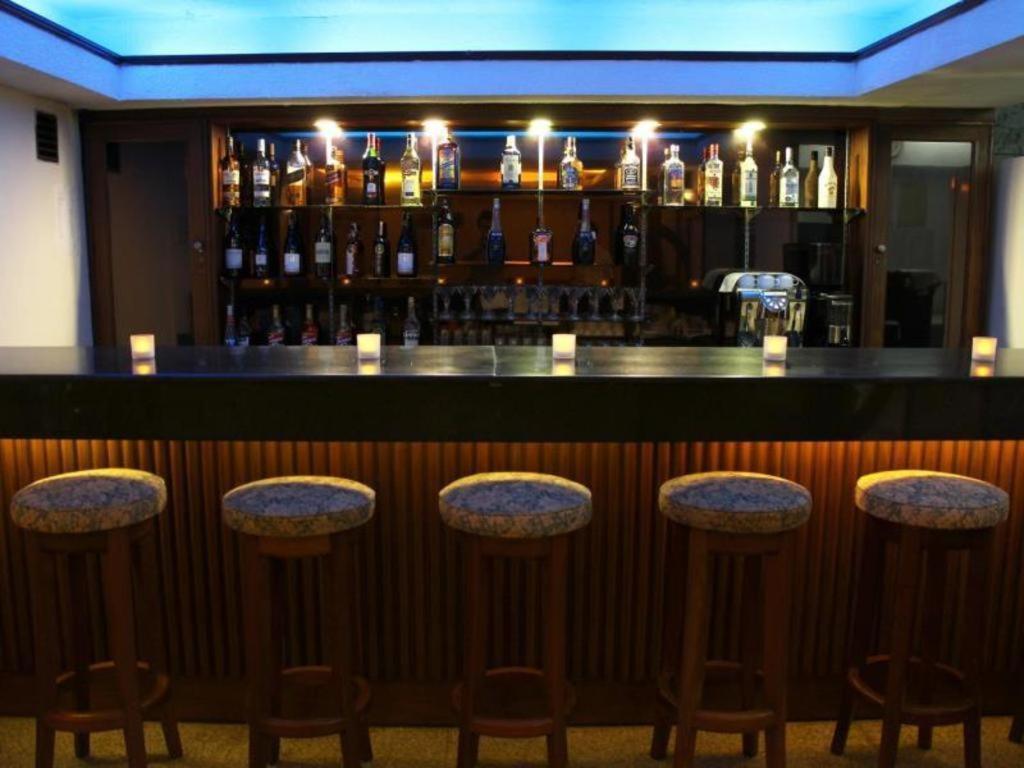 Alfa Hotel Янгон Екстериор снимка