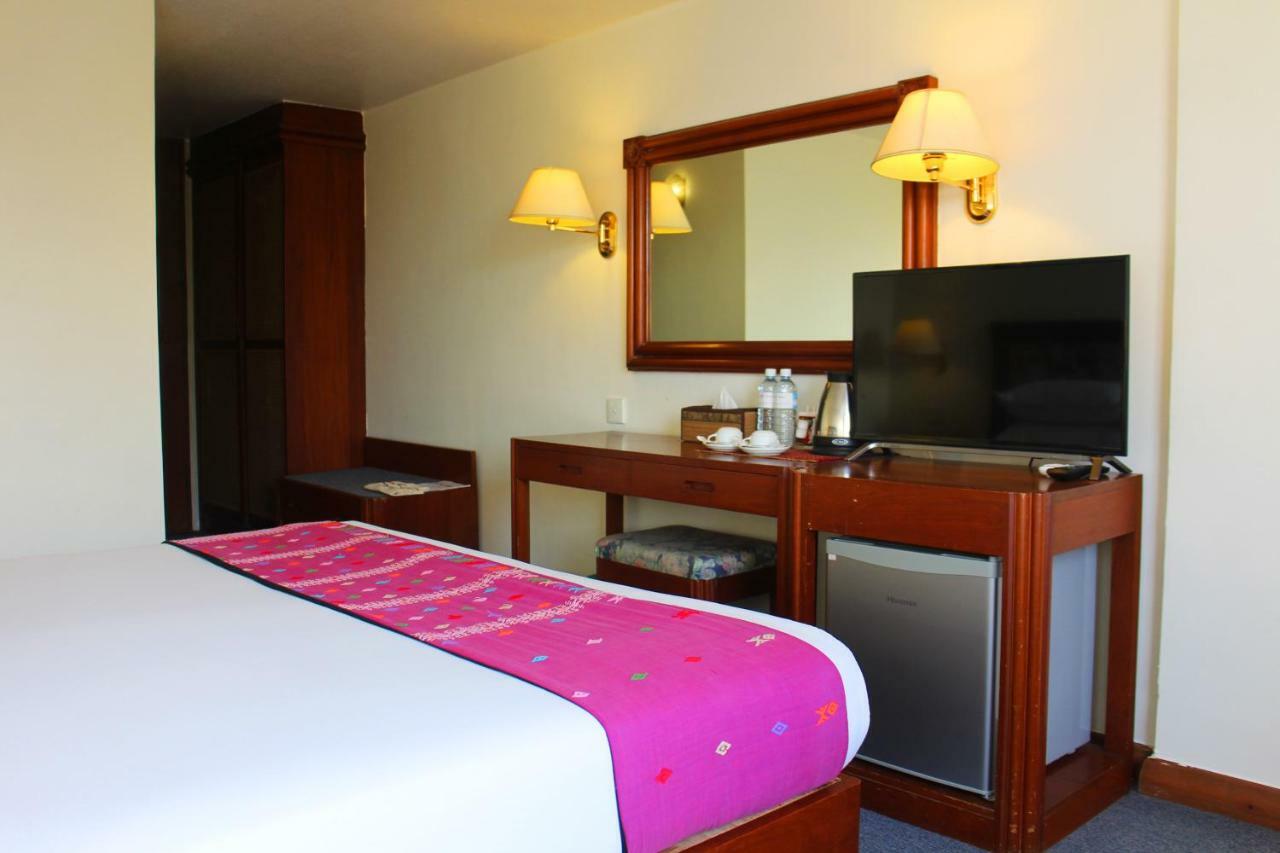 Alfa Hotel Янгон Екстериор снимка