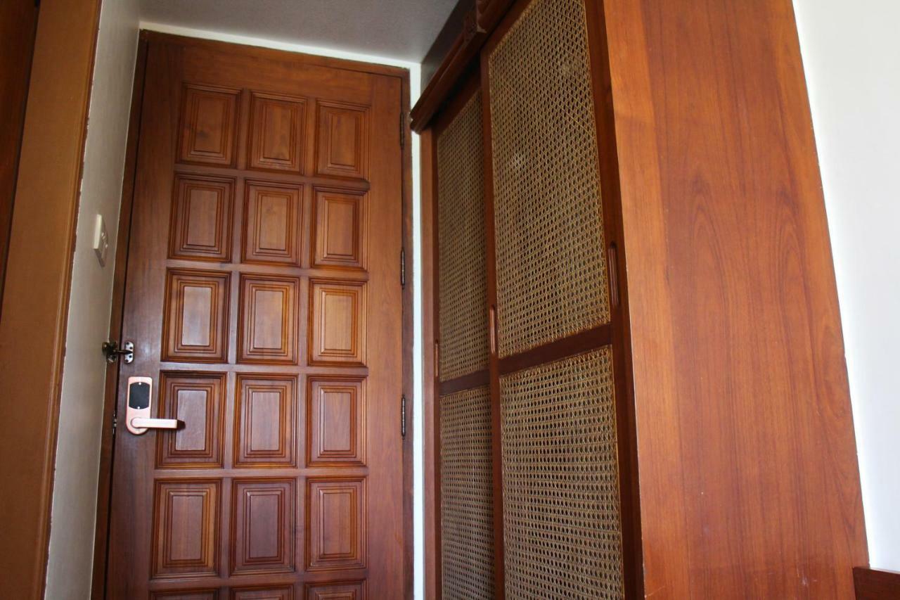 Alfa Hotel Янгон Екстериор снимка