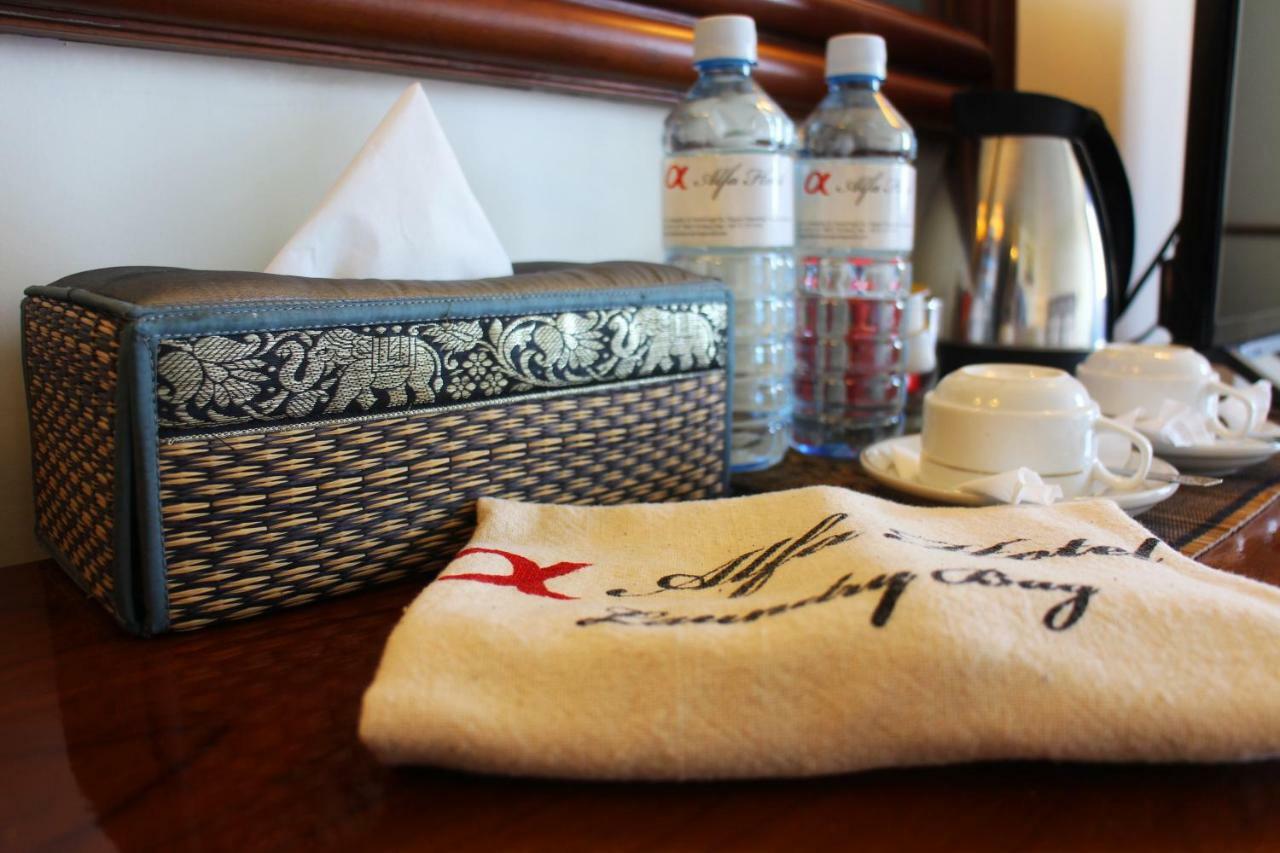 Alfa Hotel Янгон Екстериор снимка