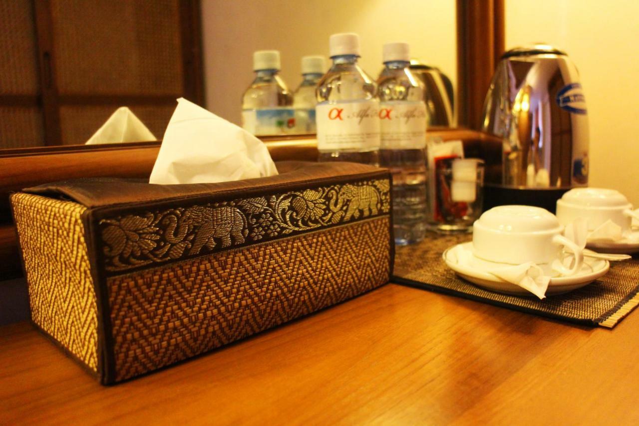 Alfa Hotel Янгон Екстериор снимка