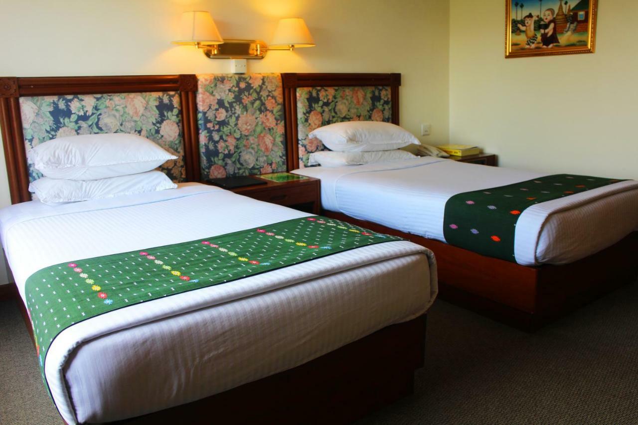 Alfa Hotel Янгон Екстериор снимка