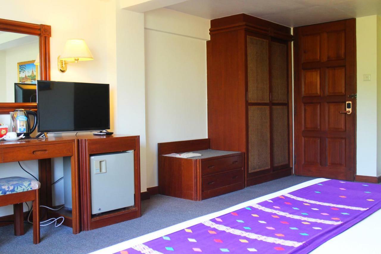 Alfa Hotel Янгон Екстериор снимка